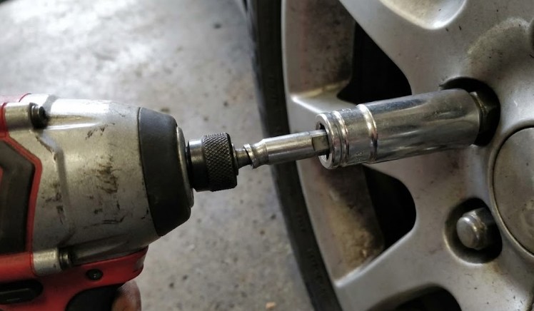 タイヤ交換でビットが折れる危険なメカニズム