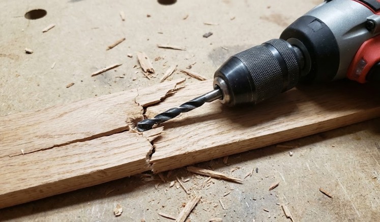 打撃なしの穴あけ作業のリスク