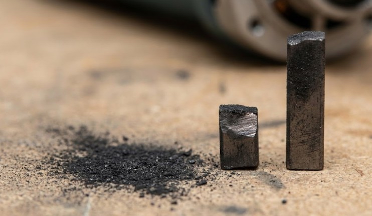 カーボンブラシ摩耗による絶縁低下