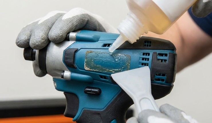 シール跡や接着剤は柑橘系成分で溶かす