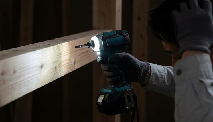 マキタなどのライト点滅は故障?