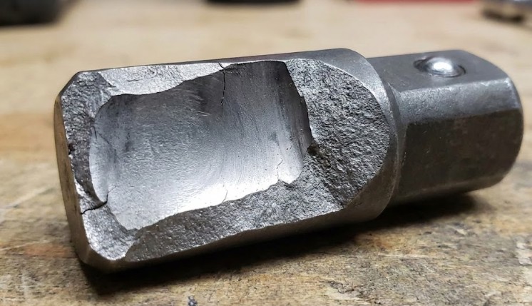 軸が折れる金属疲労のメカニズム