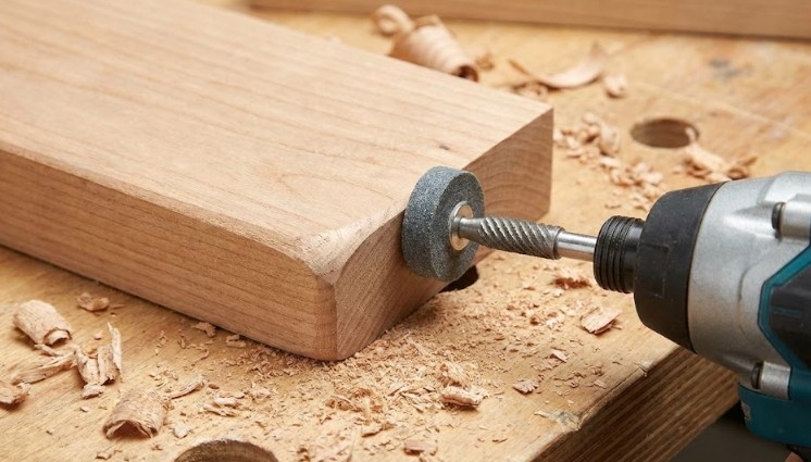 木材加工を効率化する軸付砥石やヤスリの活用法