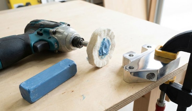 アルミの鏡面仕上げに欠かせないフェルトバフと青棒