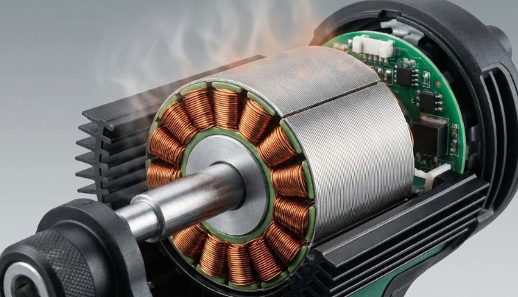 瞬間的な最大トルクが発生する工学的なプロセス