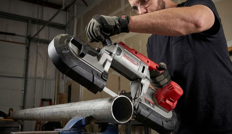 火花が出ず静かなバンドソーの静音性と精度