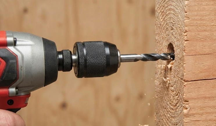 ドリルチャックを装着して穴あけ作業を万能化