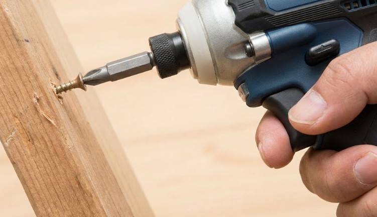 逆回転の衝撃を利用した確実な外し方