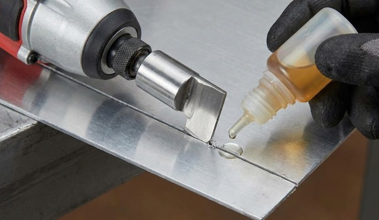 アルミ切断のコツと熱による溶着への対策