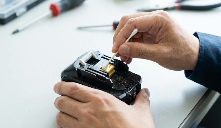 端子清掃で改善する接触不良のメンテナンス