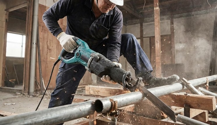 解体現場の主役CR 36DSAセーバソーのタフさ