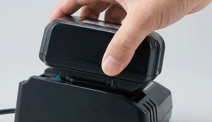 マルチボルト蓄電池が認識されない時の差し込み確認