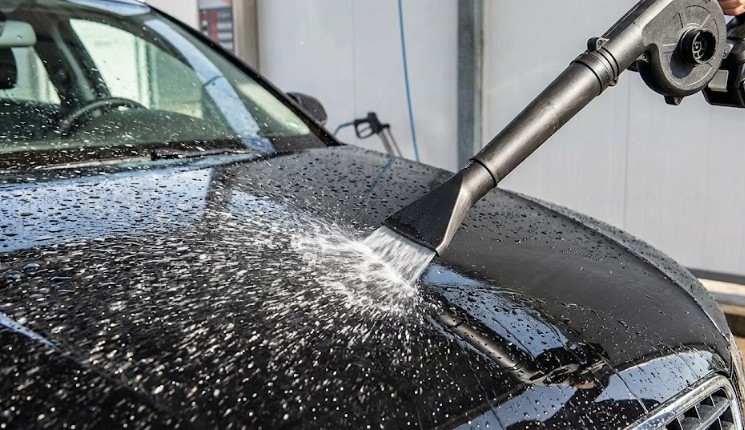 洗車での水滴飛ばしに役立つノズルやアタッチメント