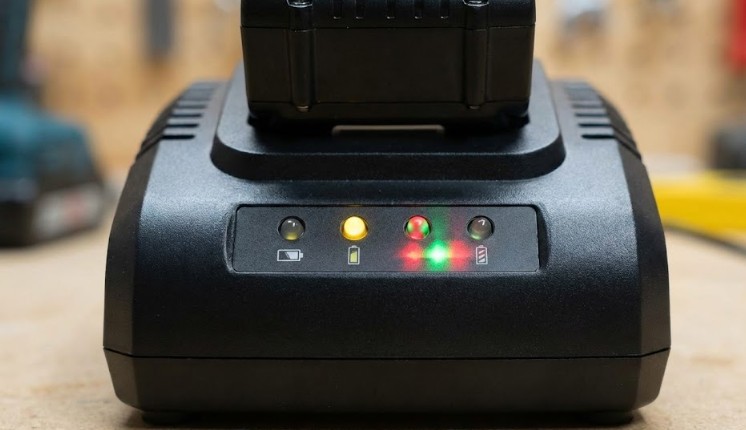 DC18RFなど純正充電器の診断ランプが示す異常