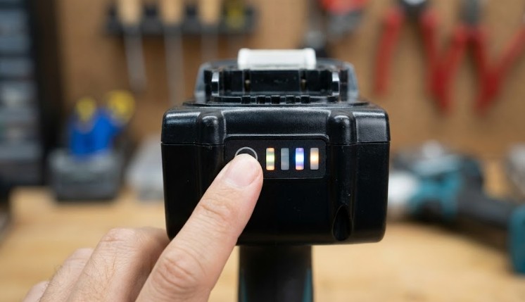 残量ボタンで判明するバッテリー内部回路の故障診断