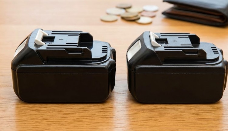 互換バッテリーへの交換や修理費用の相場を比較