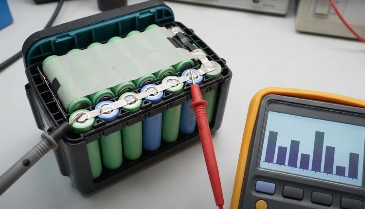 故障したセルの電圧バランスの崩れを特定する