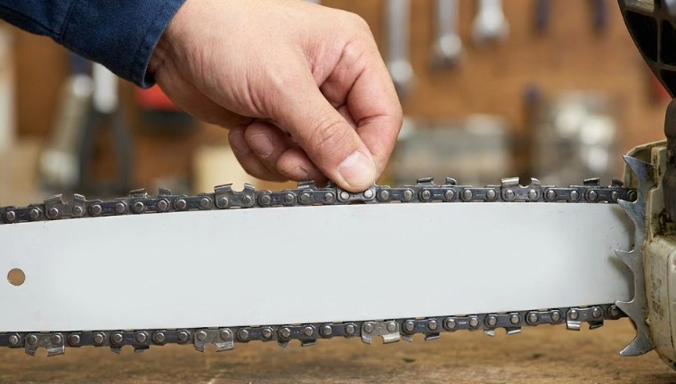 オイル供給を助ける正しいチェンの張り調整方法