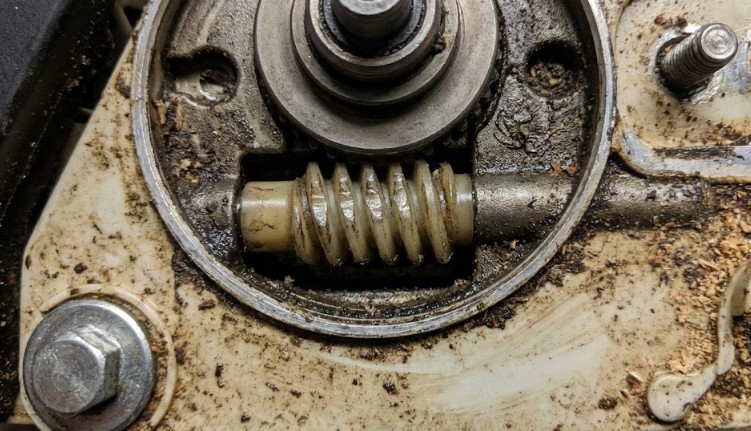 オイルポンプやウォームギアの故障と交換目安