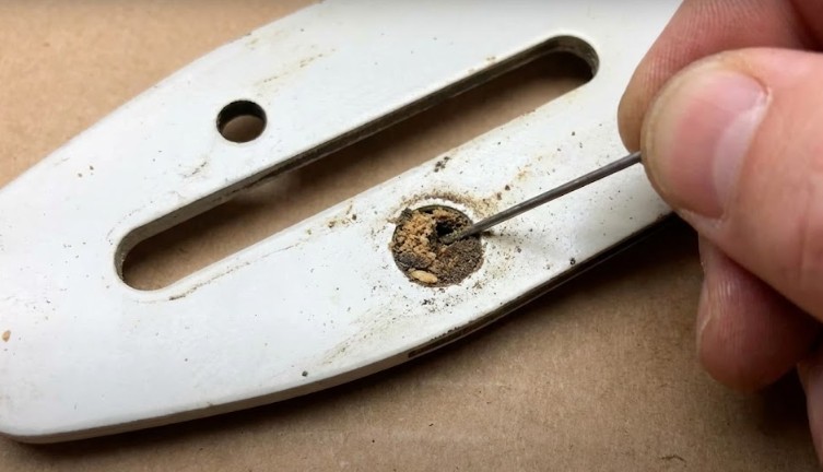 オイルが出ない場合に確認すべきガイドバーの清掃