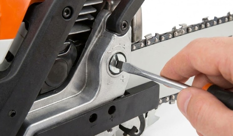 オイル調整ネジの回し方と供給量を増やす方法