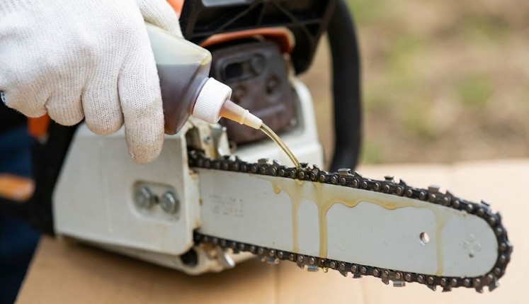 故障を防ぐためのチェーンオイルの正しい使い方