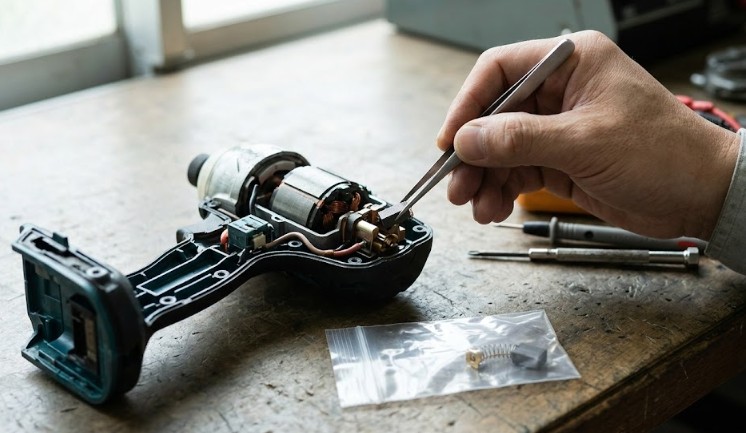 400円台で買えるマキタのカーボンブラシCB408